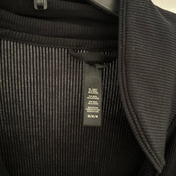 SKIMS Soft Lounge Sleep Set Medium in Onyx - Picture 7 of 7